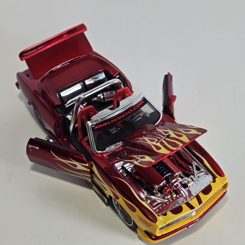 Maisto Pro Rodz 1968 Chevrolet Camaro SS Convertible 1/24 Diecast  Red Flames
